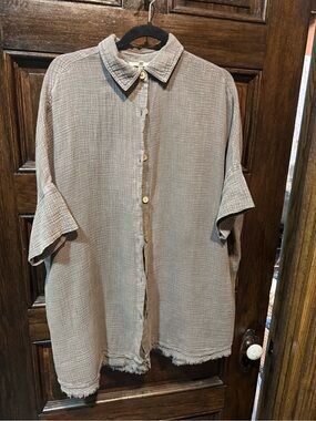 easel Relaxed Short-Sleeve Button-Down Shirt in Taupe Gray